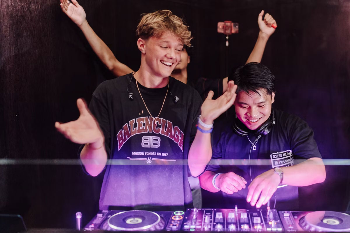 DJ Lesson with Walkabout Wings and Bottomless Bevvies